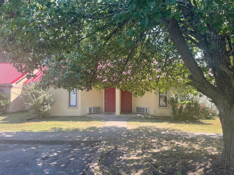 More Photos Of 1213 E Wood St, Paris Apartments For Sale