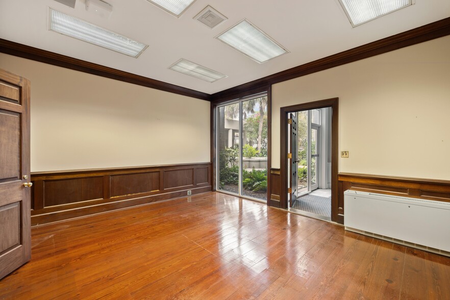 More Photos Of 16 Broad St, Charleston Bank For Lease