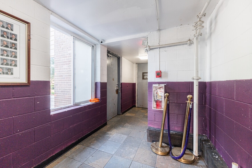 More Photos Of 919 Greenbrier Rd, Dekalb Apartments For Sale