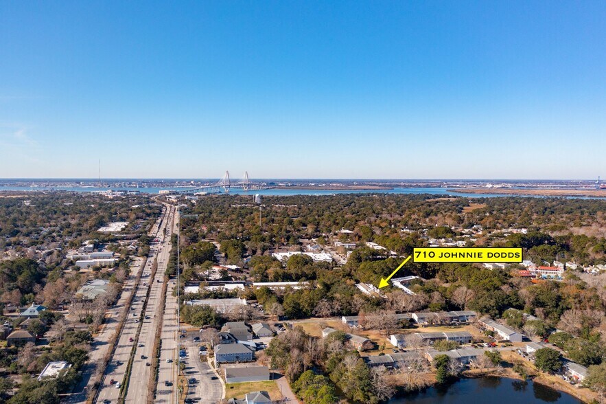 More Photos Of 710 Johnnie Dodds Blvd, Mount Pleasant Medical For Lease