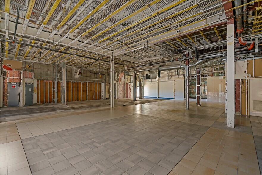 More Photos Of 301 E Yakima Ave, Yakima Office For Sale