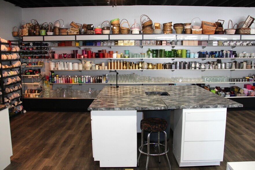 More Photos Of 446 S Main St, Winner General Retail For Sale