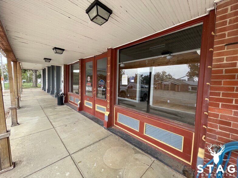 More Photos Of 208 S Main St, Aubrey Restaurant For Lease