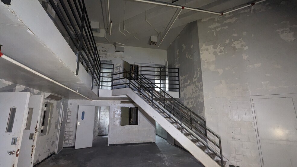 More Photos Of 208 W Pearl St, Harrisonville Specialty For Sale