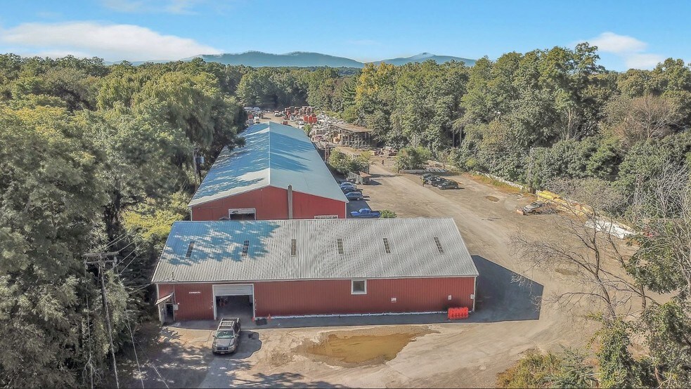 More Photos Of 15-45 Ocallaghan Ln, Red Hook Warehouse For Lease