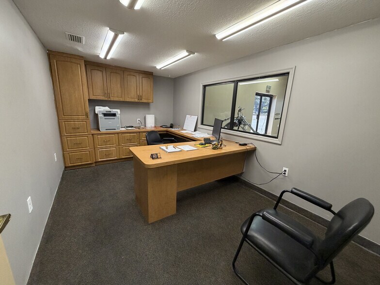 More Photos Of 15921 N Florida Ave, Lutz Warehouse For Sale