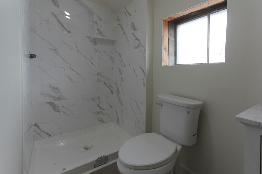 More Photos Of 36 Walnut St, Thurmont Warehouse For Lease