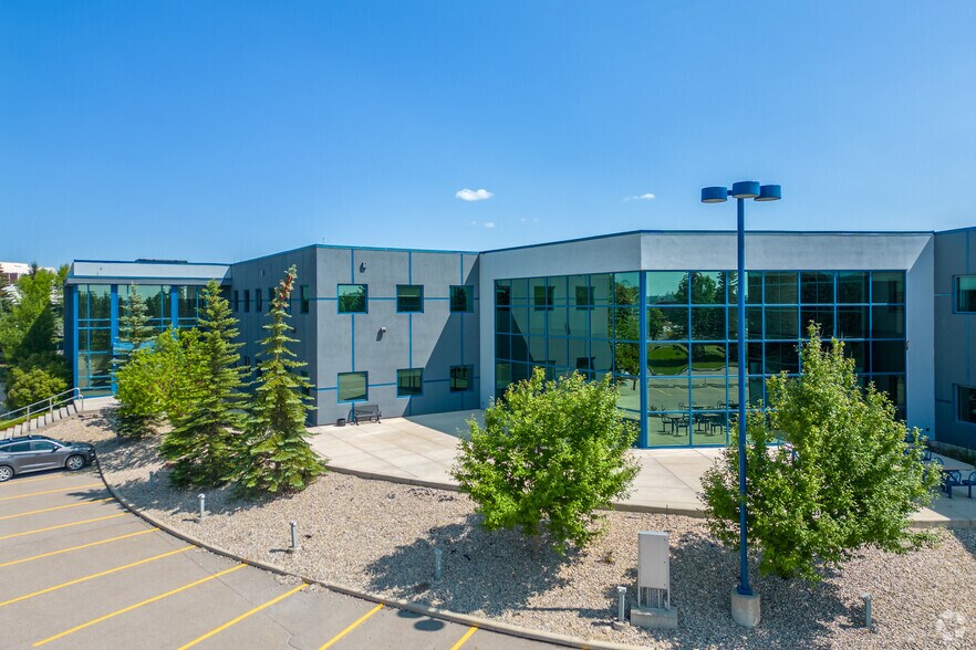 More Photos Of 1120 68th Ave NE, Calgary Office For Lease