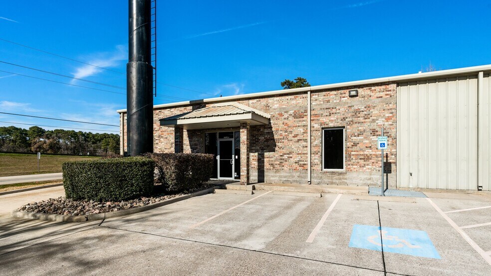 More Photos Of 3607 N Loop 336, Conroe Light Manufacturing For Lease