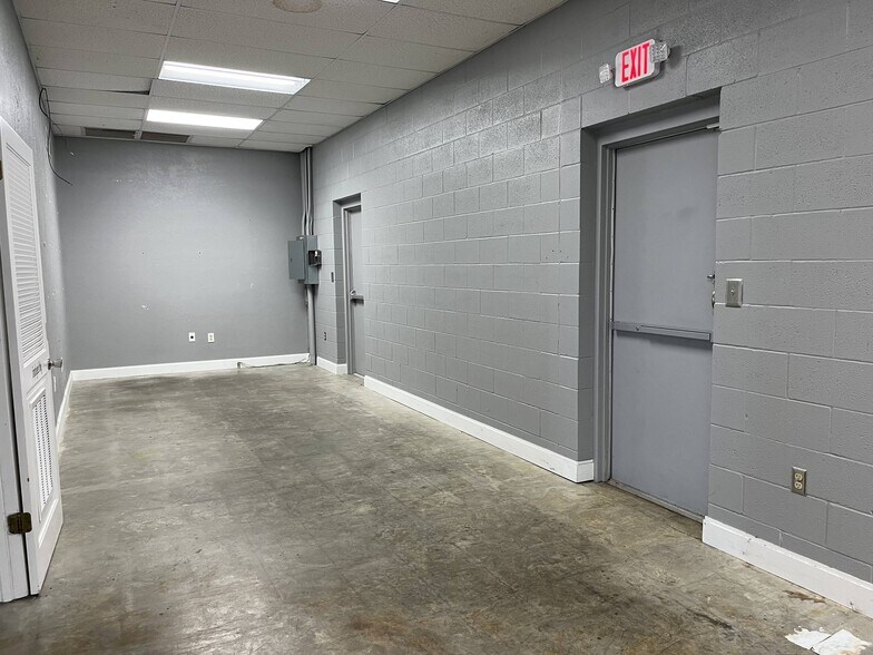 More Photos Of 930 Barnes Crossing Rd, Tupelo Unknown For Lease