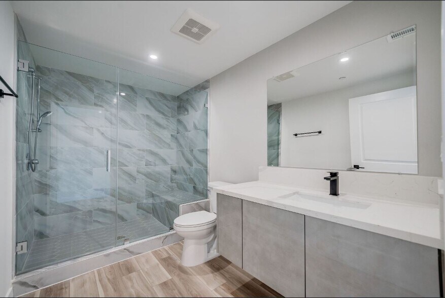 More Photos Of 7018 Alabama Ave, Canoga Park Apartments For Sale