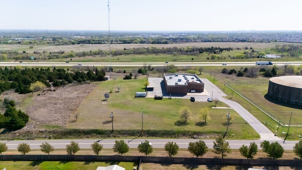 More Photos Of 9802 N Morgan Rd, Yukon Office For Sale