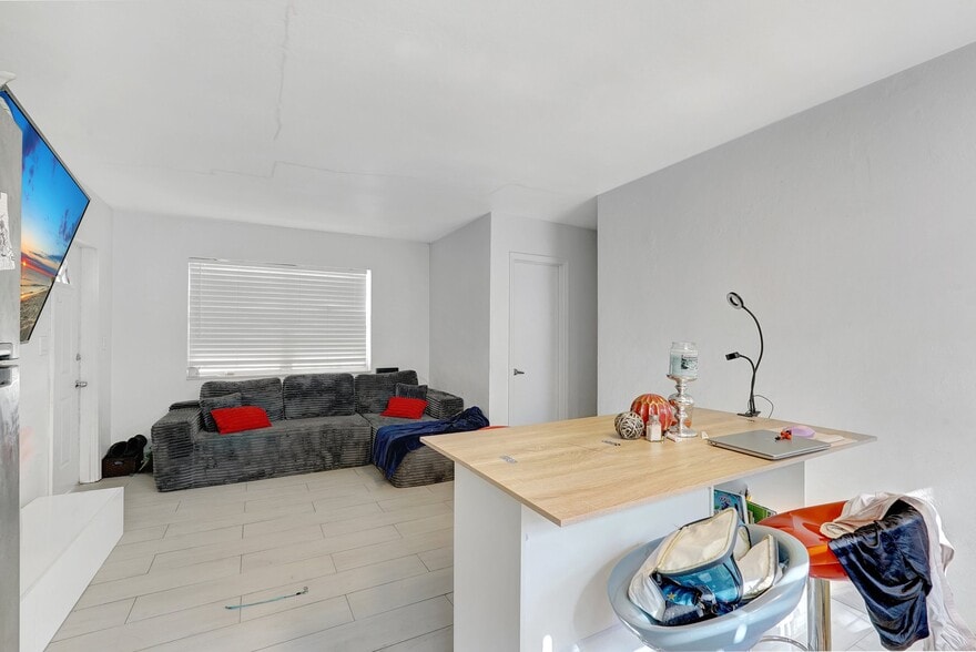 More Photos Of 1723 Liberty St, Hollywood Apartments For Sale