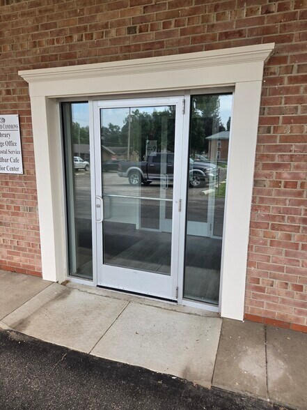 More Photos Of 101-103 S Talbot St, Addison Bank For Lease