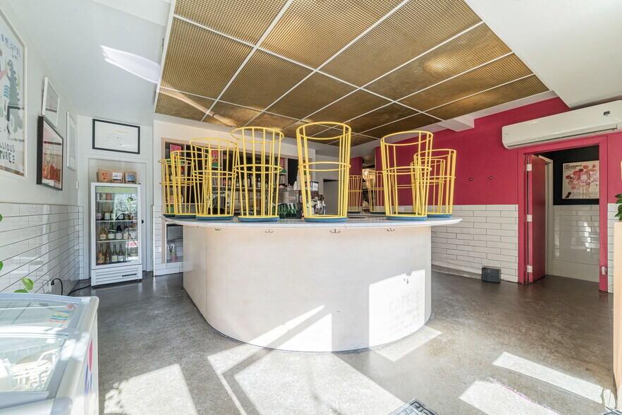 More Photos Of 5090-5092 St Notre-Dame O, Montréal General Retail For Sale