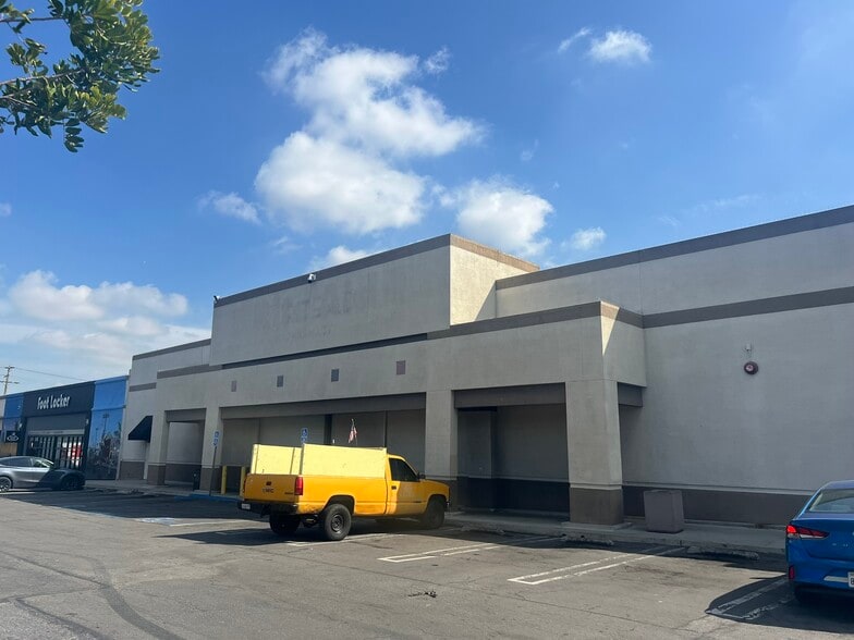 More Photos Of 3300 W Slauson Ave, Los Angeles Unknown For Lease