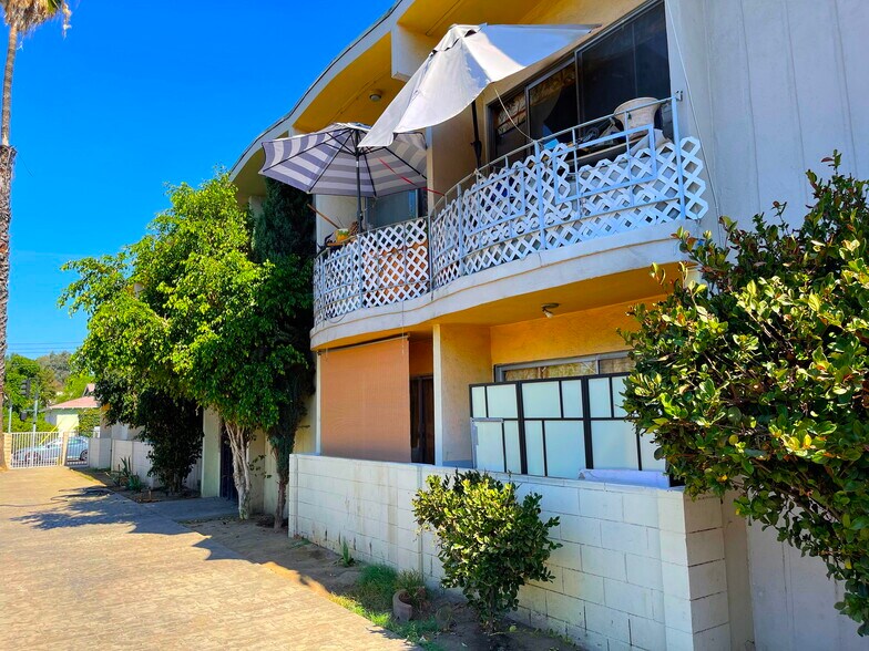 More Photos Of 6956 Kester Ave, Van Nuys Apartments For Sale