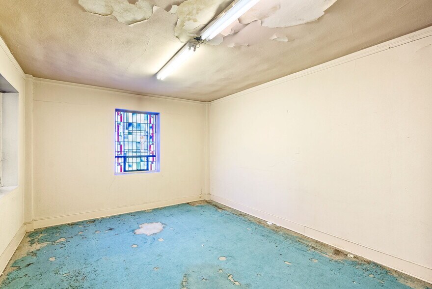 More Photos Of 1701 W Woodlawn Ave, San Antonio Religious Facility For Sale