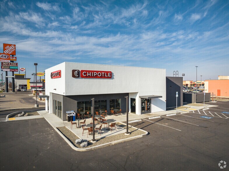 More Photos Of 1657 E Idaho Ave, Ontario General Retail For Sale