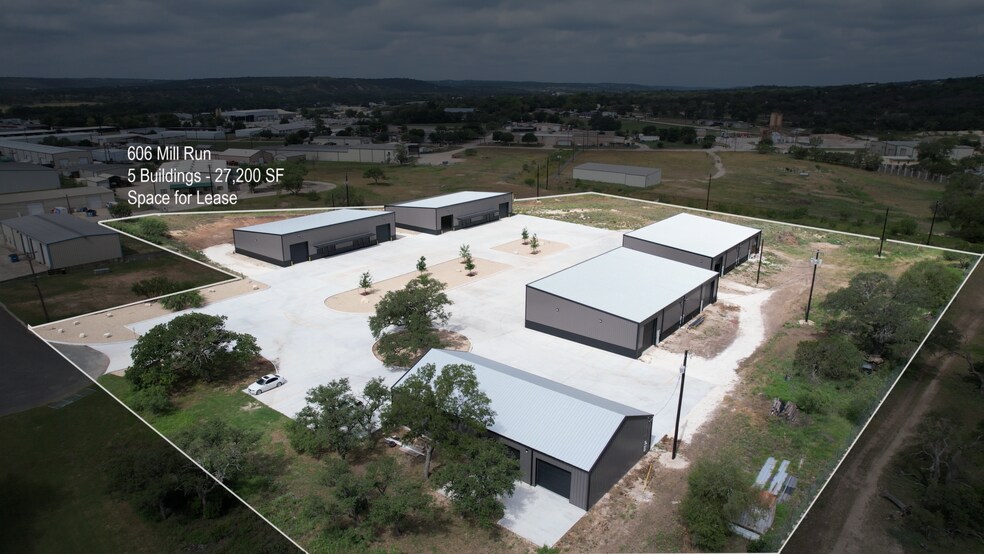 More Photos Of 606 Mill Run, Kerrville Warehouse For Lease
