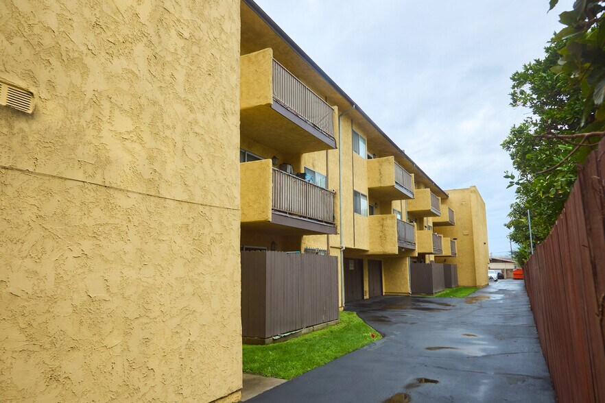 More Photos Of 15115 S Raymond Ave, Gardena Apartments For Sale