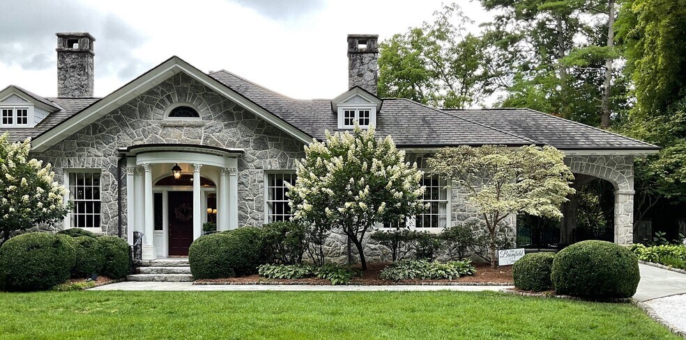 More Photos Of 60 Woodside Dr, Brevard Hospitality For Sale