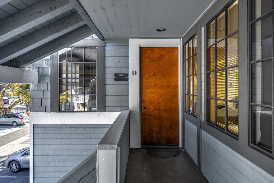 More Photos Of 940 W 17th St, Santa Ana Unknown For Lease