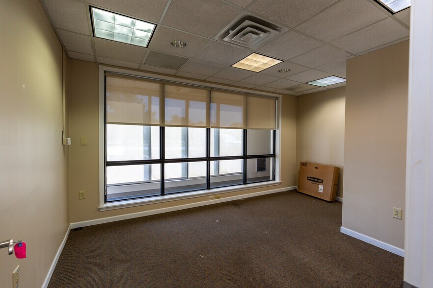 More Photos Of 1351 Mt Vernon Ave, Marion Freestanding For Lease