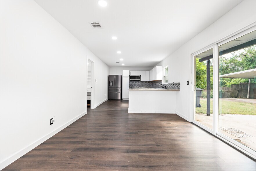 More Photos Of 3212 Robinson Dr, Waco Office Residential For Sale