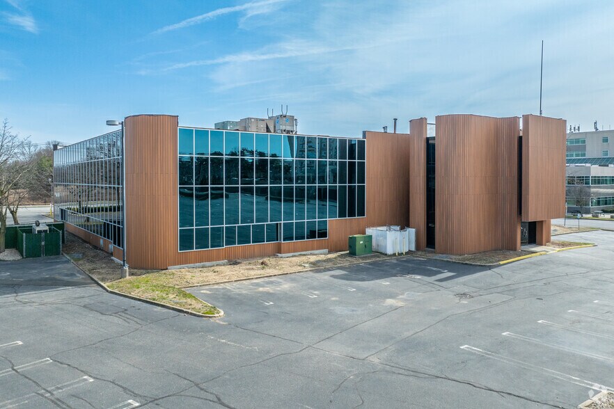 More Photos Of 875 Merrick Ave, Westbury Office For Lease