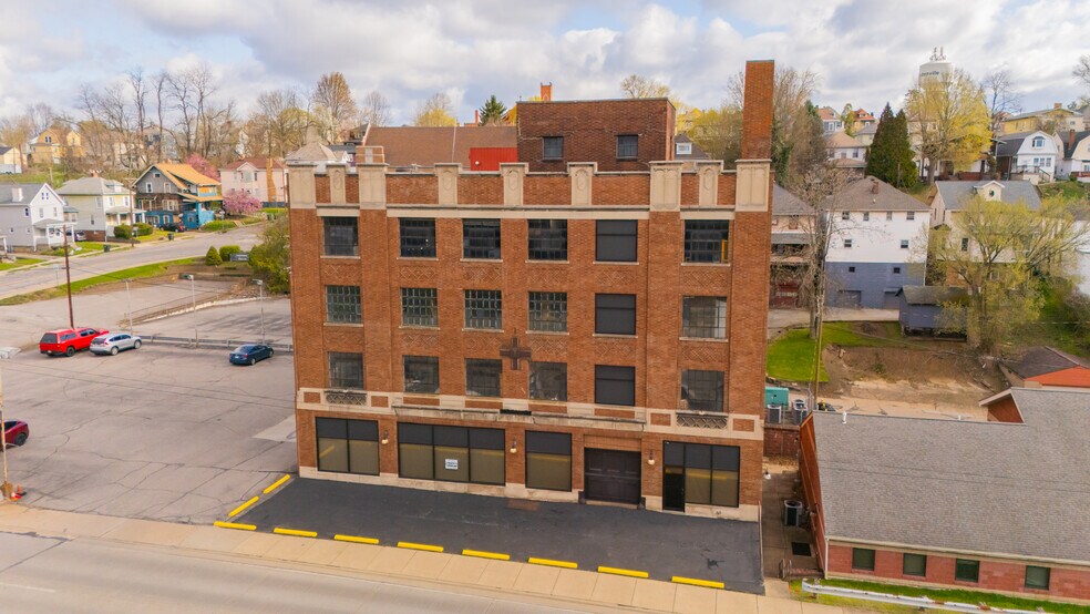 More Photos Of 1439 Sunset Blvd, Steubenville Flex For Sale