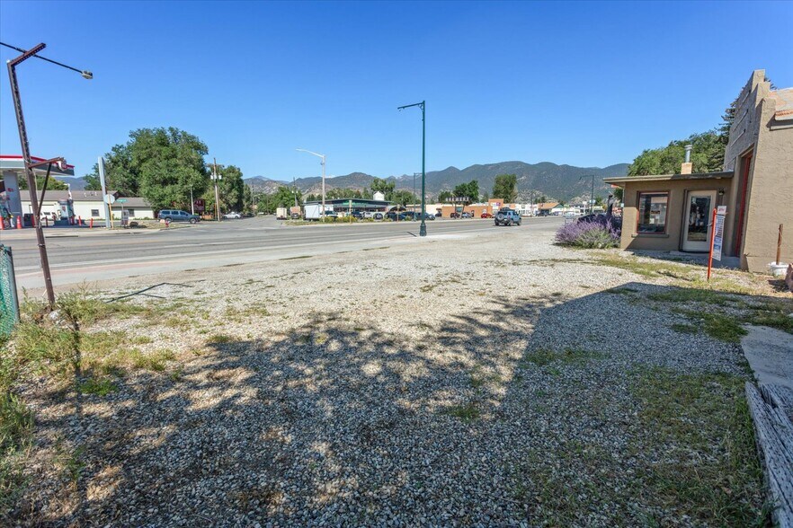 More Photos Of 249 W Rainbow Blvd, Salida Flex For Sale