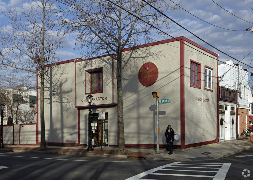 Primary Photo Of 58 Broadway, Greenlawn Medical For Sale