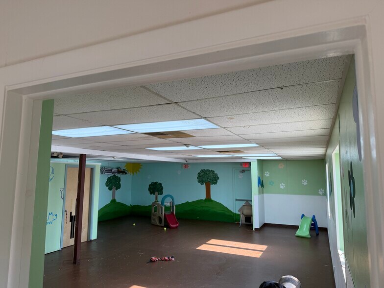 More Photos Of 104 Woodward Hill Rd, Edwardsville Office For Sale