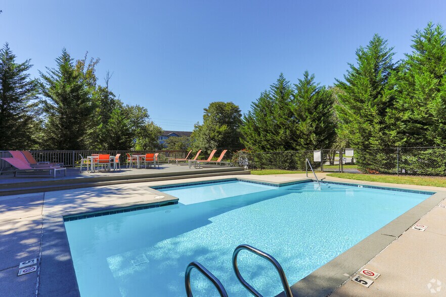 More Photos Of 102 University Dr, Carrollton Apartments For Sale