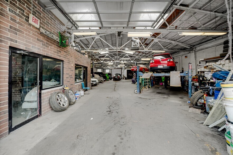 More Photos Of 3233-3241 W Cermak Rd, Chicago Auto Repair For Sale