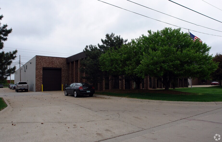 More Photos Of 35320 Beattie Dr, Sterling Heights Manufacturing For Lease