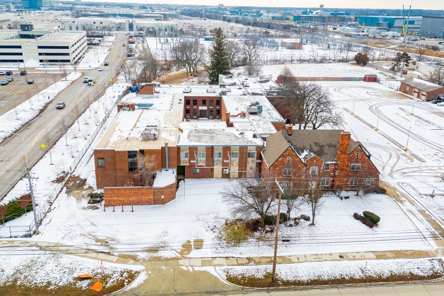More Photos Of 6902 Chicago Rd, Warren Schools For Sale