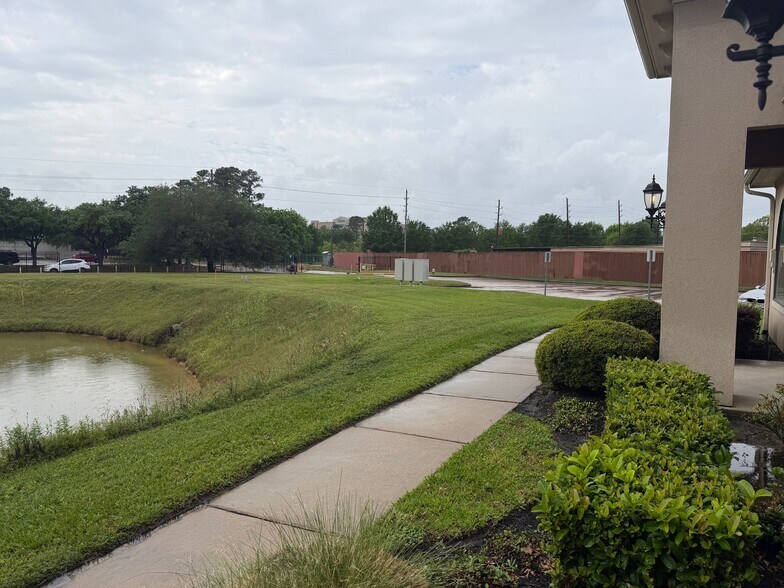 More Photos Of 13644 Breton Ridge St, Houston Medical For Sale
