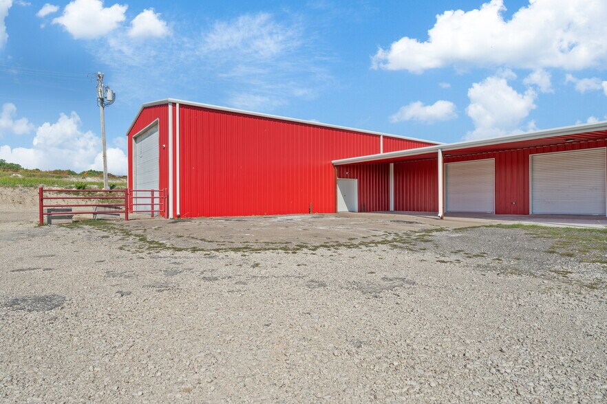 More Photos Of 4159 Highway 6, Clifton Showroom For Sale