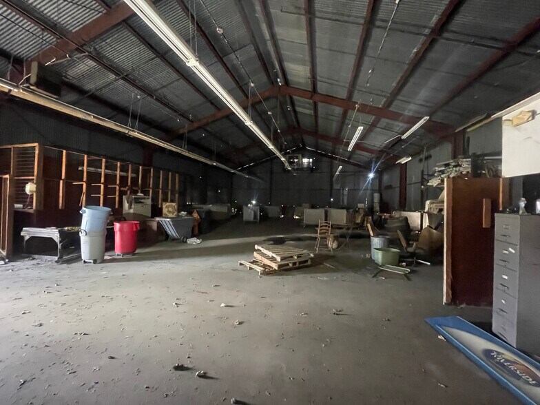 More Photos Of 301 Riverside Dr, Moultrie Manufacturing For Sale