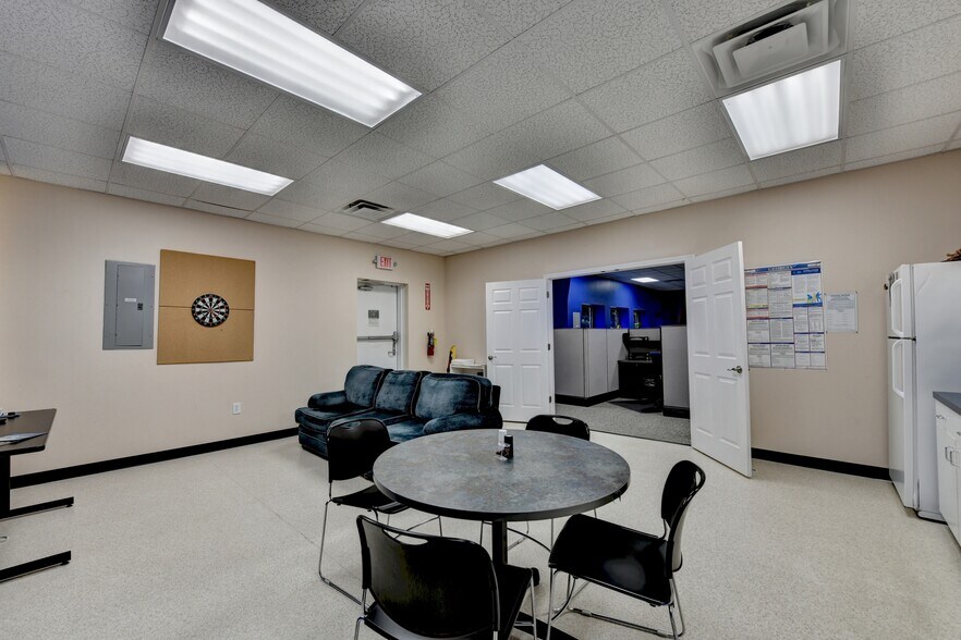 More Photos Of 4325 Creek Park Dr, Suwanee Light Distribution For Sale