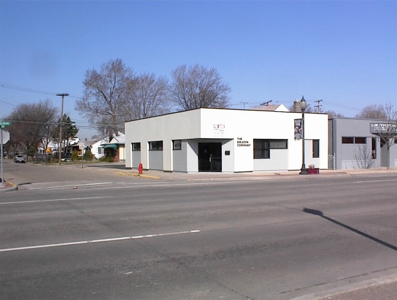 Primary Photo Of 23507 John R Rd, Hazel Park Medical For Sale