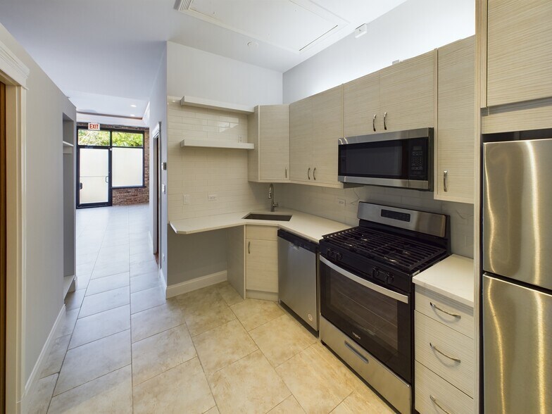 More Photos Of 2064 N Western Ave, Chicago Storefront Retail Residential For Lease