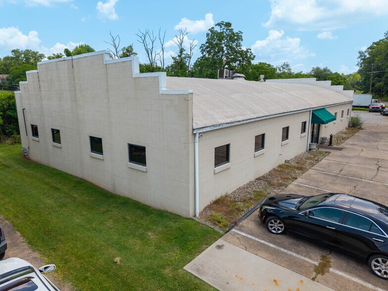 More Photos Of 101 Rathbone Rd, Marietta Flex For Sale