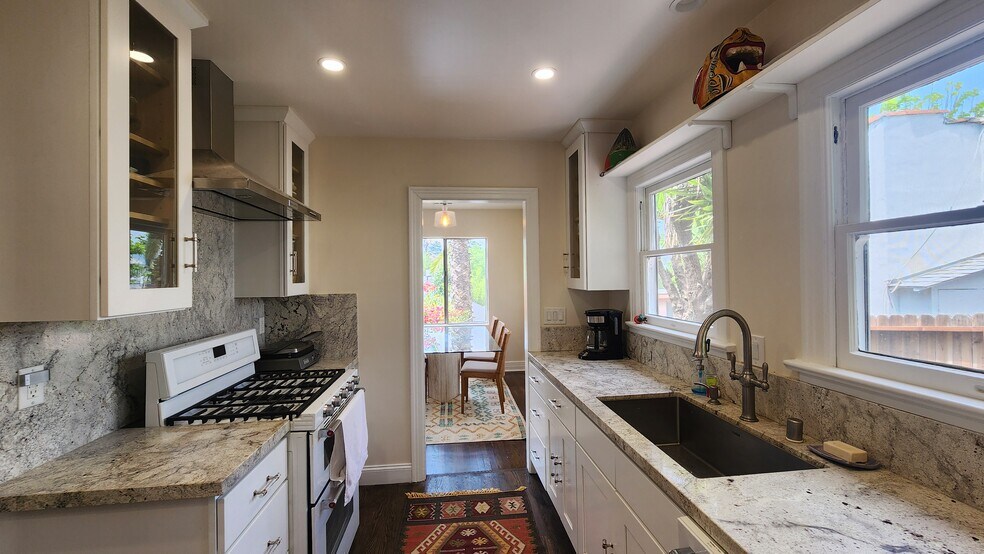 More Photos Of 3331 Hamilton Way, Los Angeles Apartments For Sale