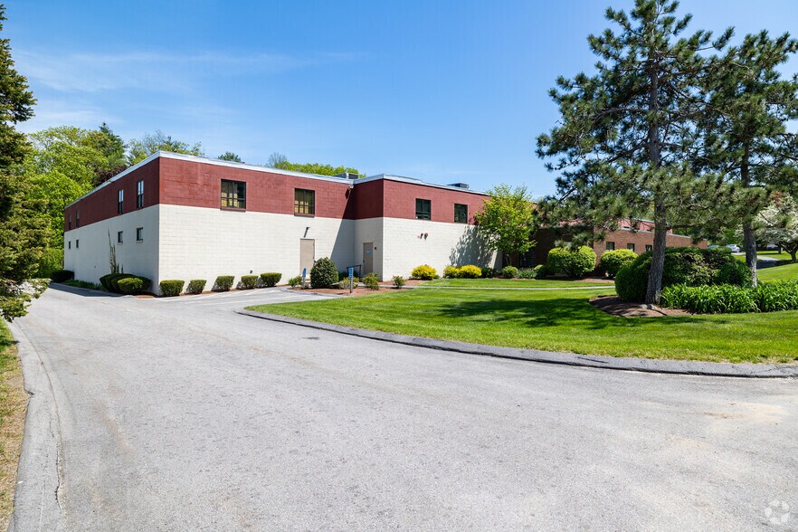 More Photos Of 48 Powers St, Milford Warehouse For Lease