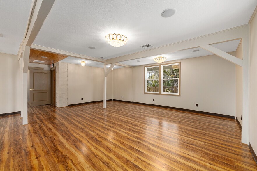 More Photos Of 1703 NE 8th Rd, Ocala Specialty For Sale