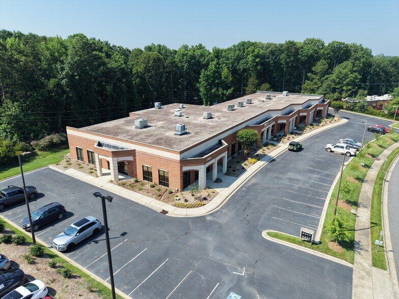 More Photos Of 2400 Crownpoint Executive Dr, Charlotte Office For Lease
