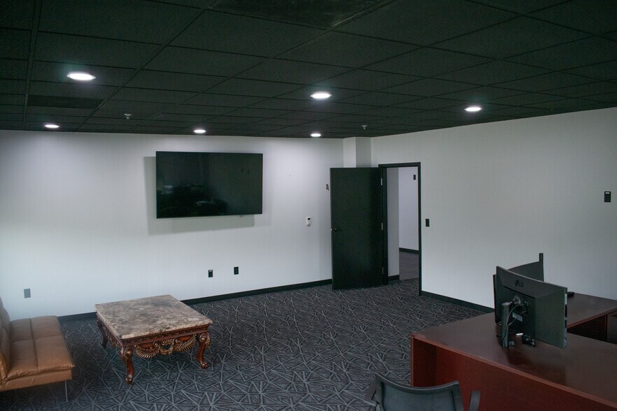 More Photos Of 2000 Corporate Dr, Wexford Office For Lease